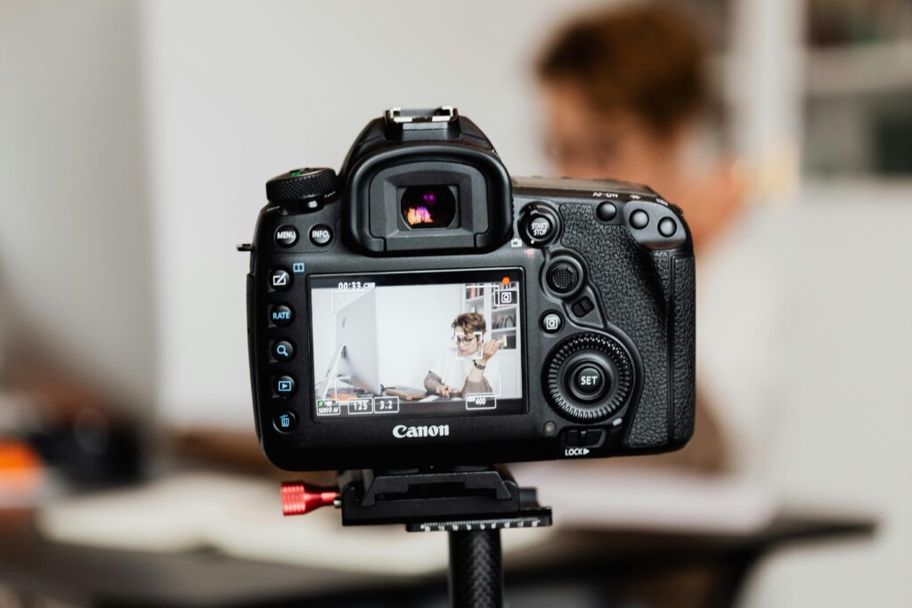 Difference Between Blog and Vlog: Which One Is Right for You?