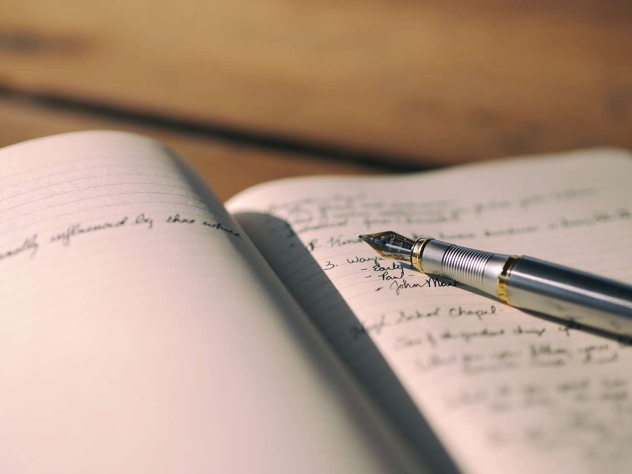 10 Powerful Examples of Hooks in Writing (And How to Use Them)